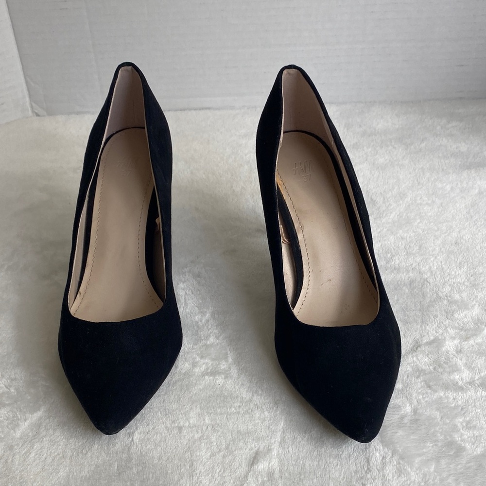 Elegant Black Women's Pumps
